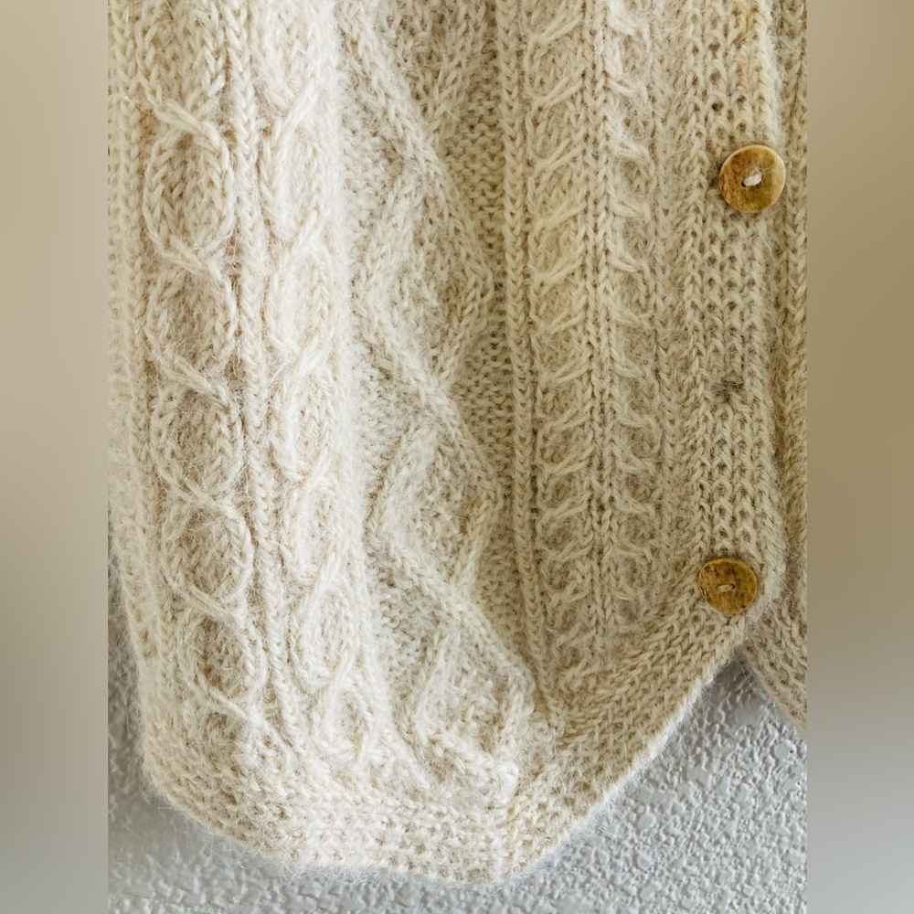 🅾️SOLD🅾️Mens Medium Sweater Vest Alpaca Wool Button Cream Ivory Squirrels Yarn - Picture 6 of 12